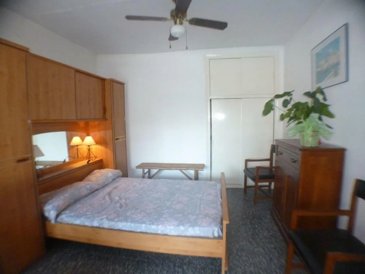Alexis Basic Apartment Salou