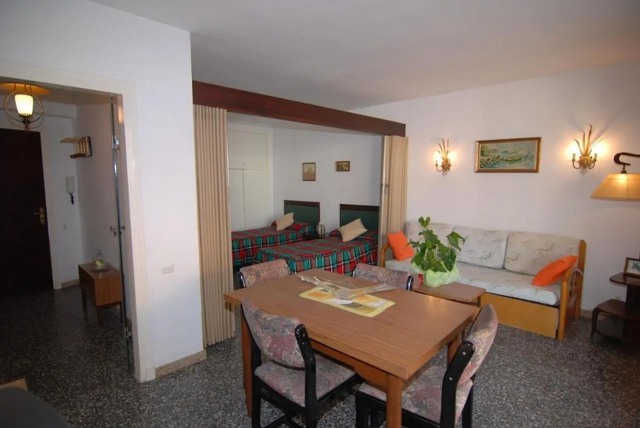 Alexis Basic Apartment Salou Spain
